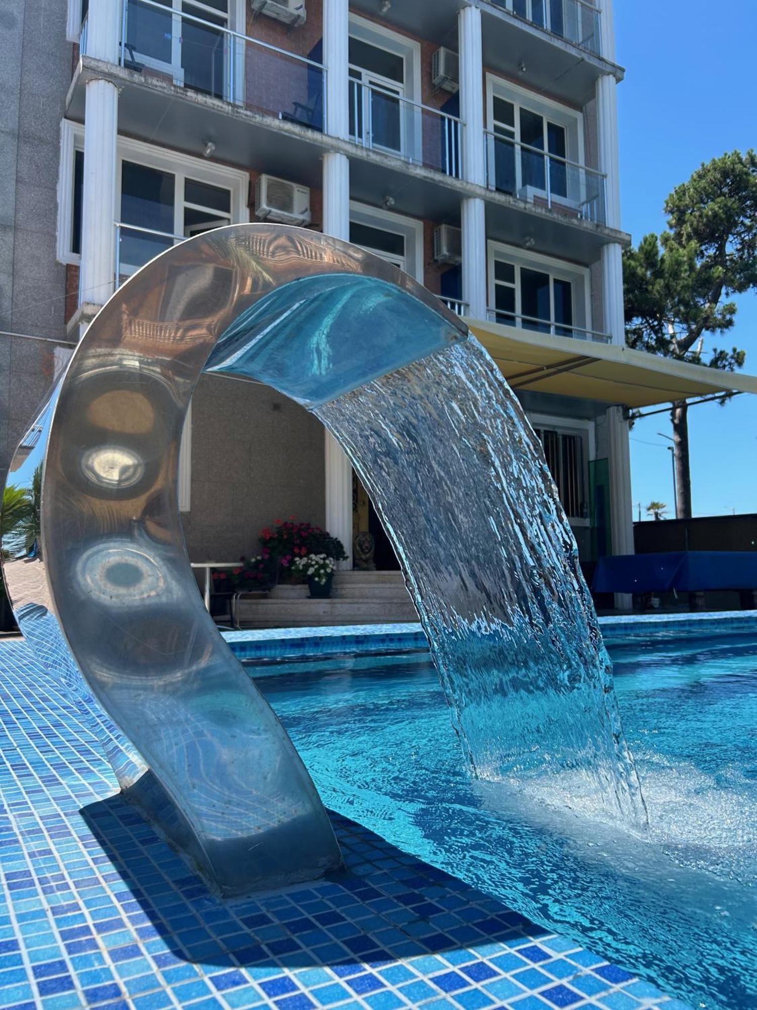 Hotel George Уреки Экстерьер фото