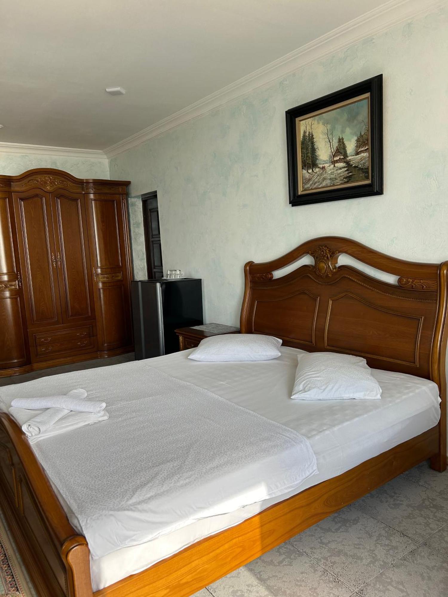 Hotel George Уреки Экстерьер фото