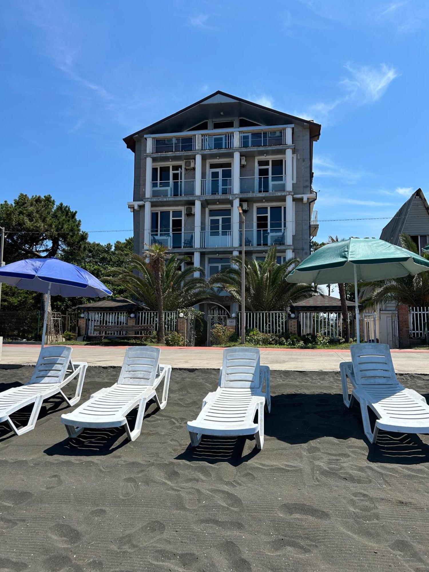 Hotel George Уреки Экстерьер фото