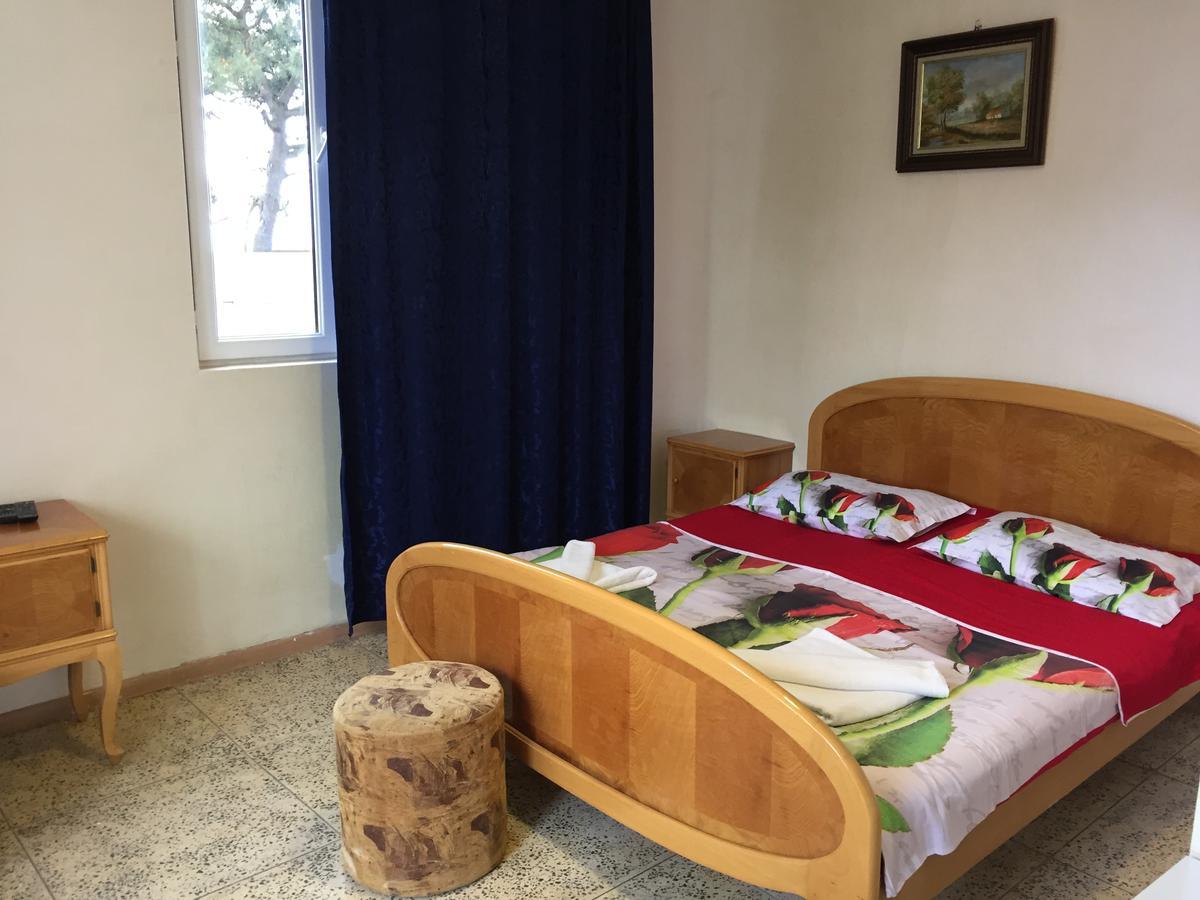 Hotel George Уреки Экстерьер фото